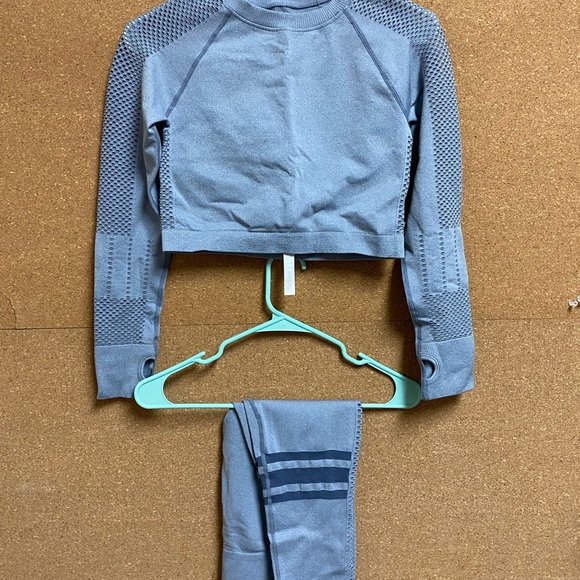 *NEW* Legging set TOP & BOTTOM - Picture 2 of 2